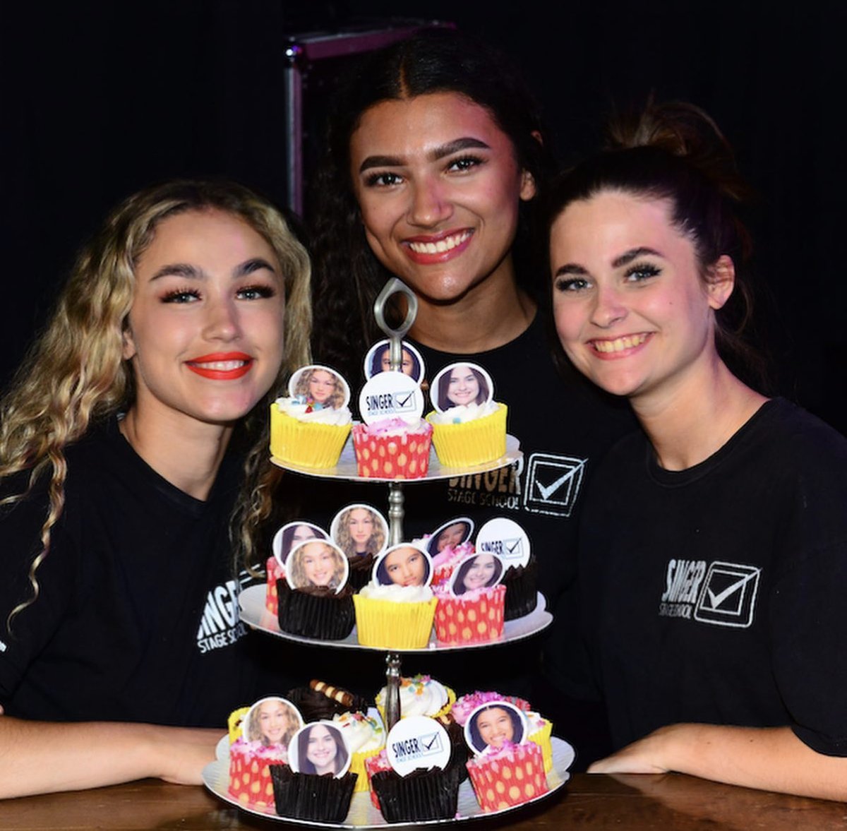sandrasingeruk's tweet photo. My graduates 2022 /Eve (Bird) Mkiyah (Central) and Isabelle (Urdang) so proud of you all. All leading ladies - SO excited for what the future holds for you and proud to be part of your journey ❤️ #singerstageschool #agent https://t.co/lIfddWoZYf