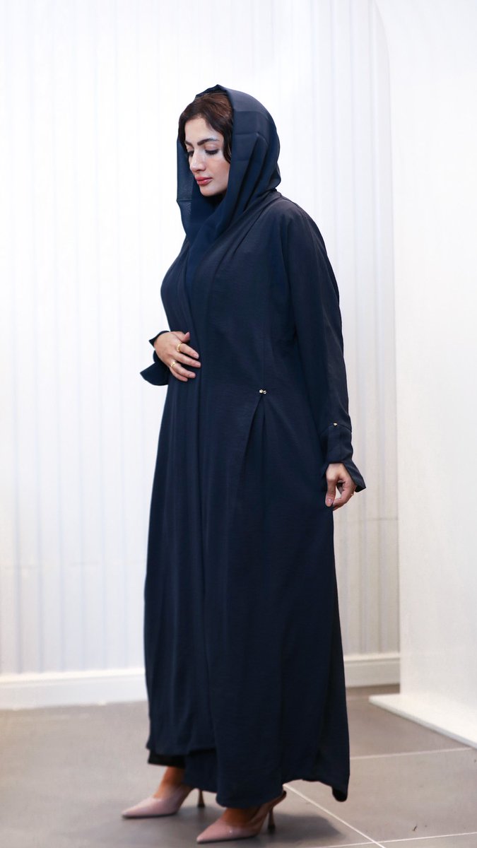 عبايه بكسرات مميزة بسعر ١٨٠ ريال فقط،  للطلب من الموقع israa-abaya.com/XBPrrj