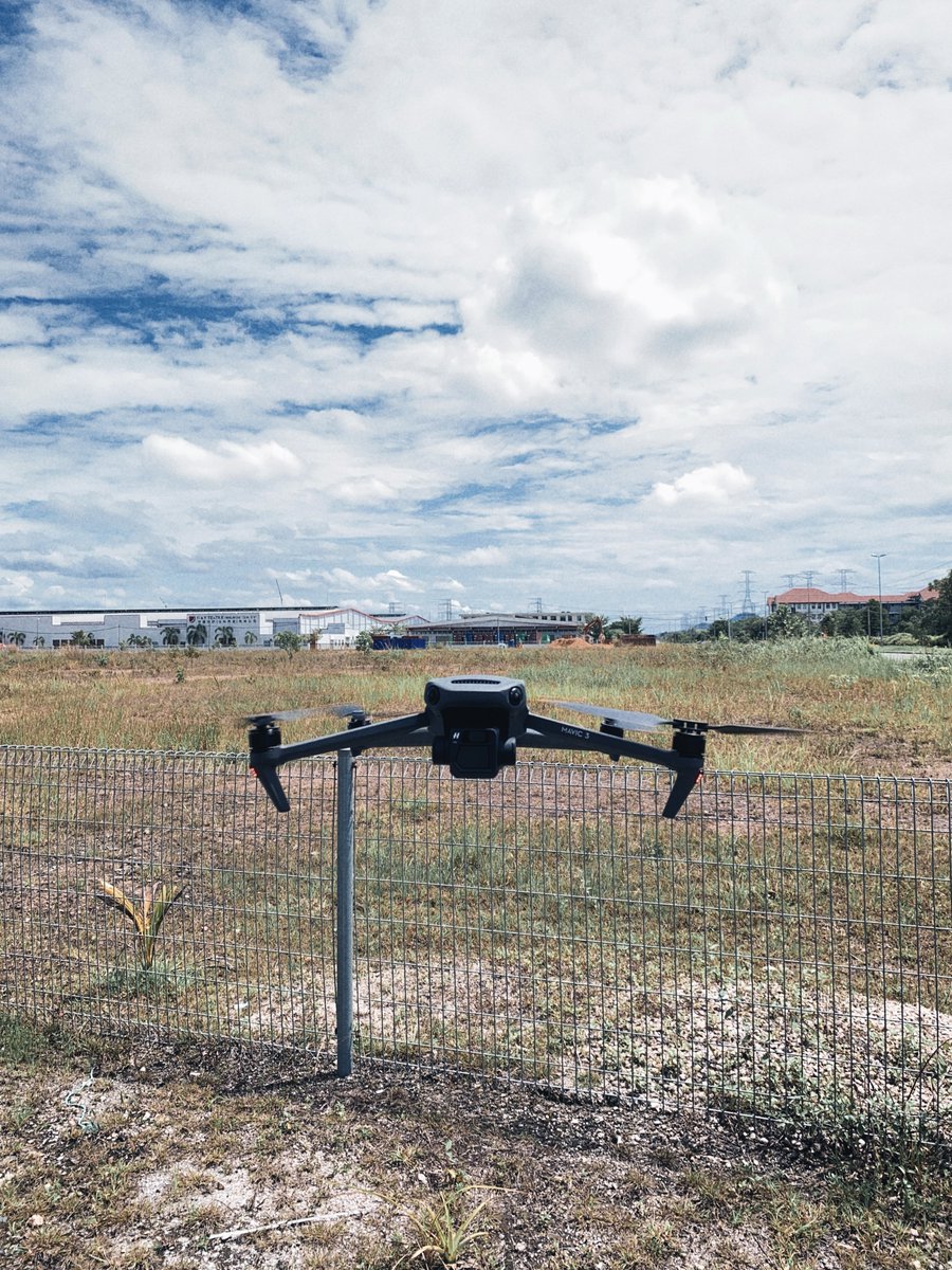 locknainn's tweet photo. best thing about my job; i get to fly drone everyday. https://t.co/cUexxvAezj