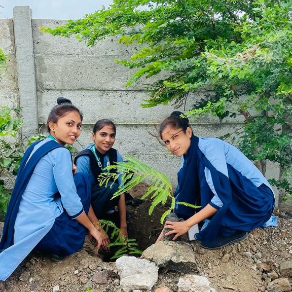 abvpdhar's tweet photo. #ABVPDHAR
#वृक्षारोपण_महाअभियान के निमित्त धार इकाई के समृद्धि कॉलेज ऑफ़ नर्सिंग की छात्राओं के साथ अभाविप कार्यकर्ताओं ने पौधारोपण किया।
#AbvpMalwa #MissionPlantation #vrakshmitra @abvpmalwa_mp
@ashish_sharmas @GouravSahu__
@Mahendr81856675 @RAHULCH06554430 https://t.co/z5HxYycWFe