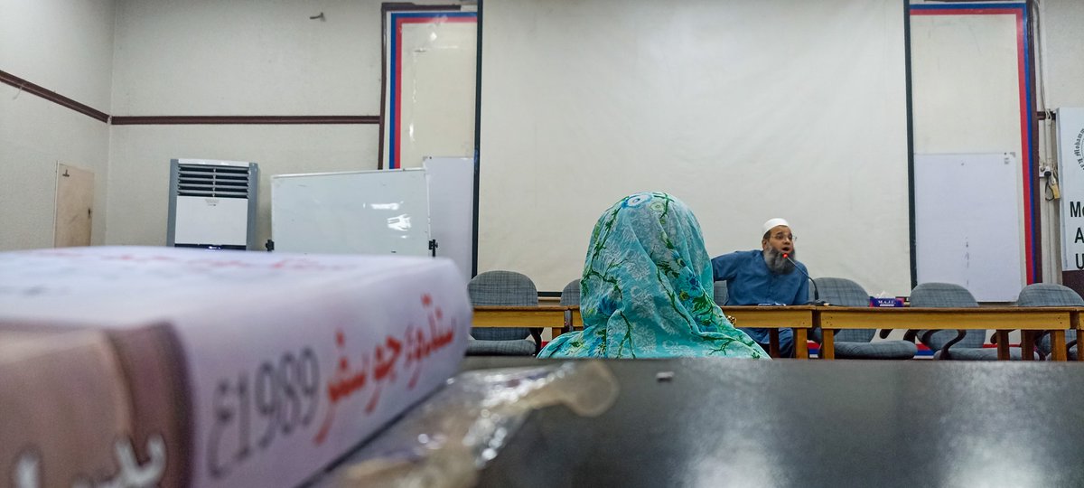 اڄ  ھڪ خانگي يونيورسٽي ۾ ننڍڙي جي داخلا لاء اچڻ ٿيو ـ تعارفي سيشن ۾ رجسٽرار صاحب تعليم تي گھٽ مذهب تي گھڻو ڳالھايو ـ مون سمجھيو ت ڪٿي تبليغي پروگرام ۾ ت ن اچي ويو آھيان ـ اسين ھر فيلڊ ۾ مذھب کي ڇو ڦاسائيندا آھيون