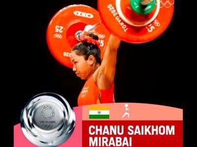 mirabai_chanu's tweet photo. Can’t believe its been a whole year since grabbing the first Olympic medal in Tokyo for India. 🥈🇮🇳 That moment wouldn’t have been possible without my people helping me lift the weight. 🏋️‍♀️

Time to work now and turn that silver into gold in 2024! 💪🏼
#1YearDown #TokyoOlympics2020 https://t.co/hit78Z7BJp