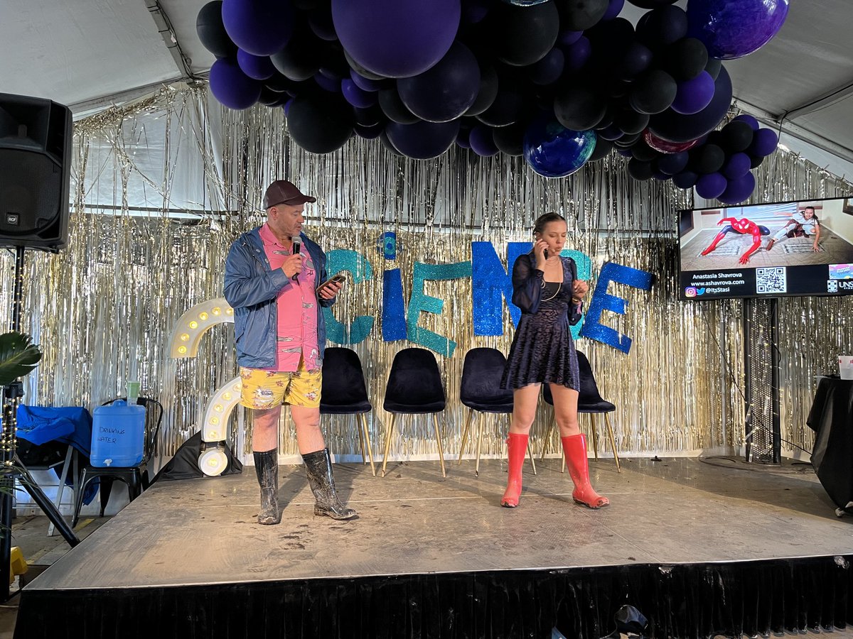 jackie_randles's tweet image. #Risk: Male spiders stare at the jaws of death every time they try to get frisky with their mates. But do females want to eat their mates? ⁦@ItsStasi⁩ is sex researcher whose interest is in spider mating habits- fab presso Q&amp;amp;A w. @adambspencer⁩ ⁦@SITG⁩ #sciencetent