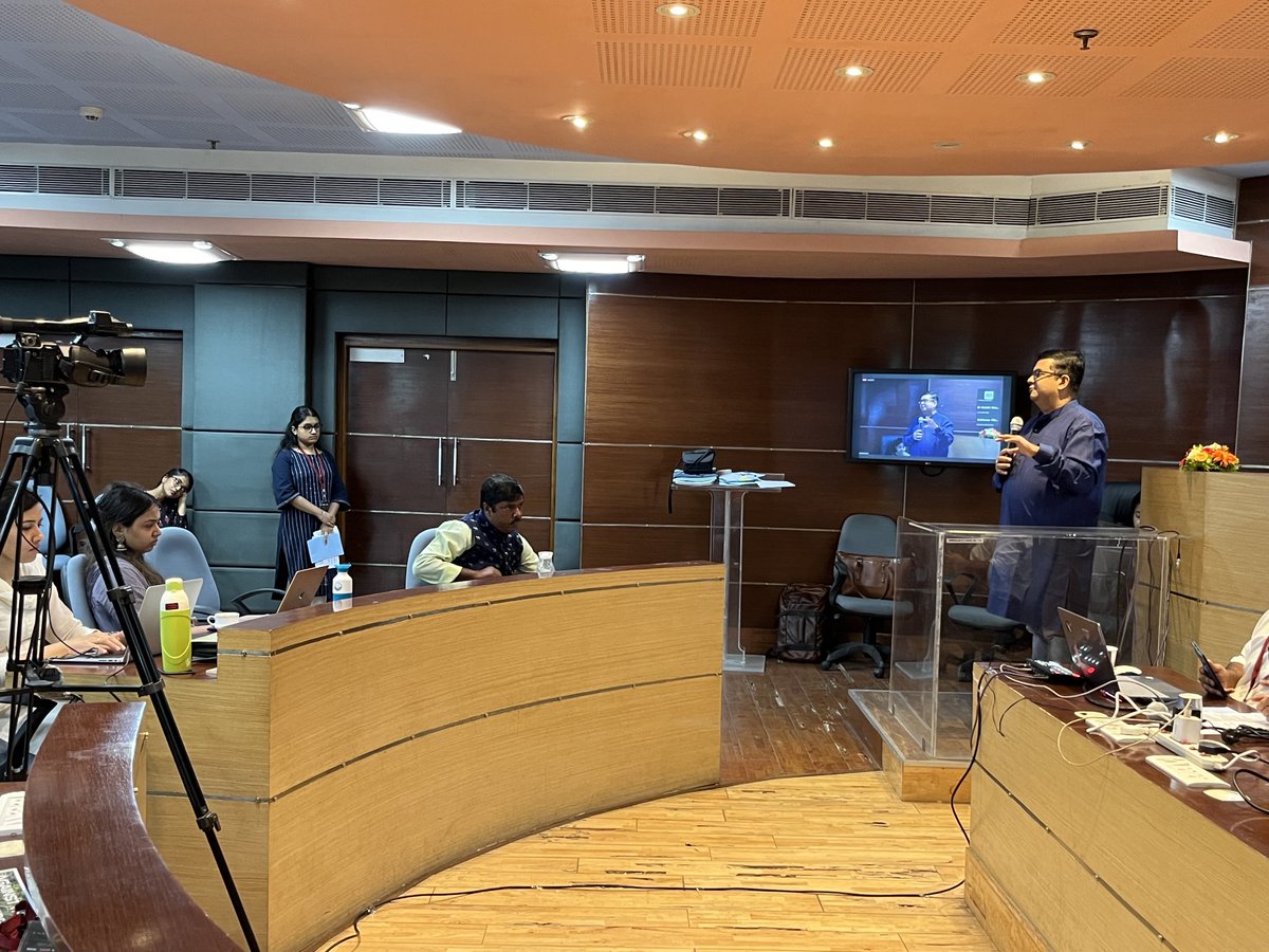 King's Legal Clinic tweet media