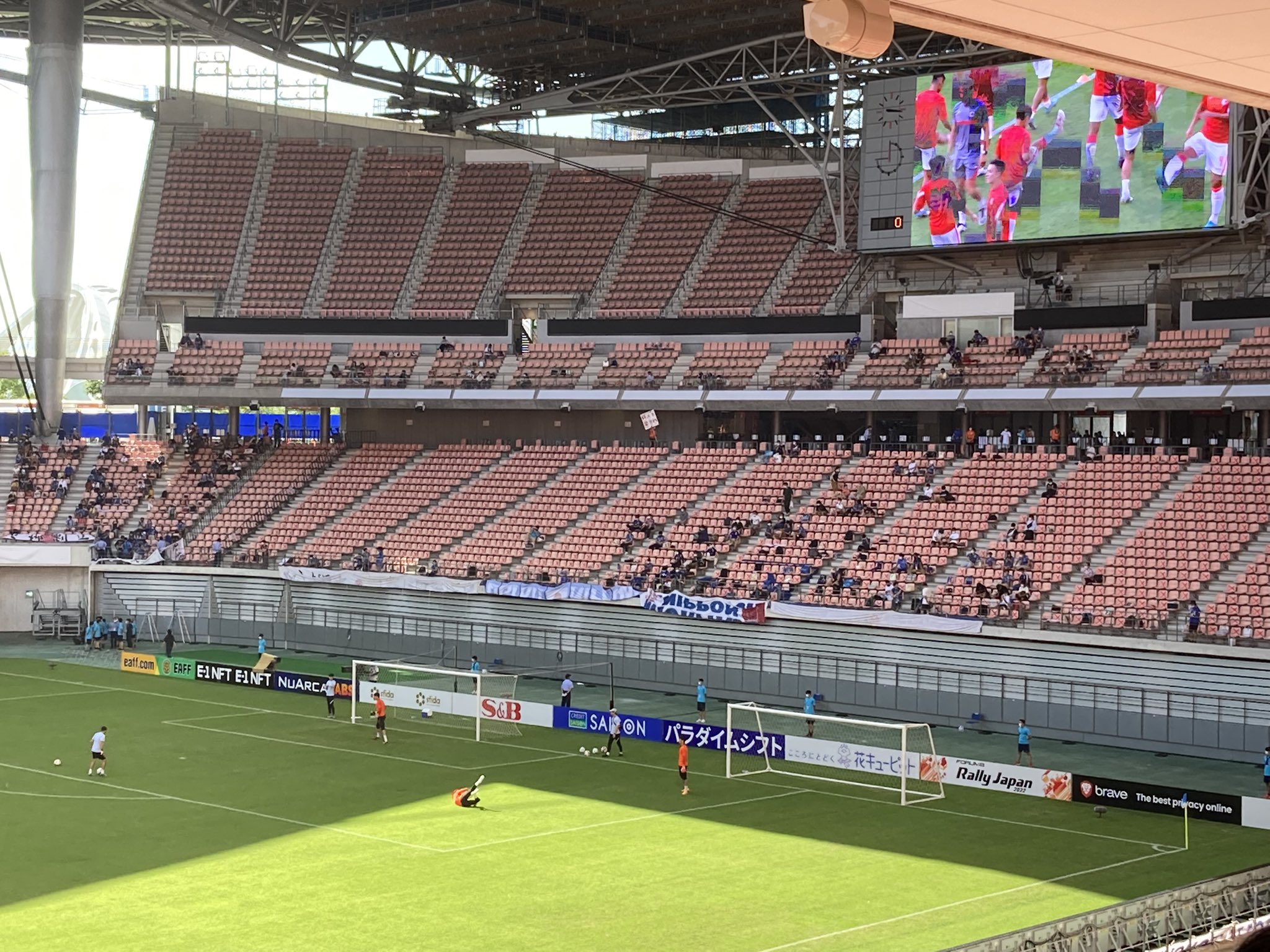 スペシャルウィーク 今日はサッカー日本代表のeaff E 1 サッカー選手権22 決勝大会の中国戦を観に来た 日本 Vs中国の試合は19時過ぎからだけど せっかくなので 韓国vs香港を観る 今日は細谷や小池龍太のa代表デビューや大南のプレーが見れるかもしれ