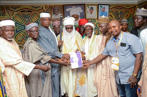 fctyouthnetwork's tweet photo. Another milestone in achieving our goals for FCT -youth network election.

The great ONA of Abaji gave his unwavering support and blessings for to Abuja Original Inhabitants Youth Empowerment Organization for creating such a unique platform,

1/2 https://t.co/Ins7nWSb1f