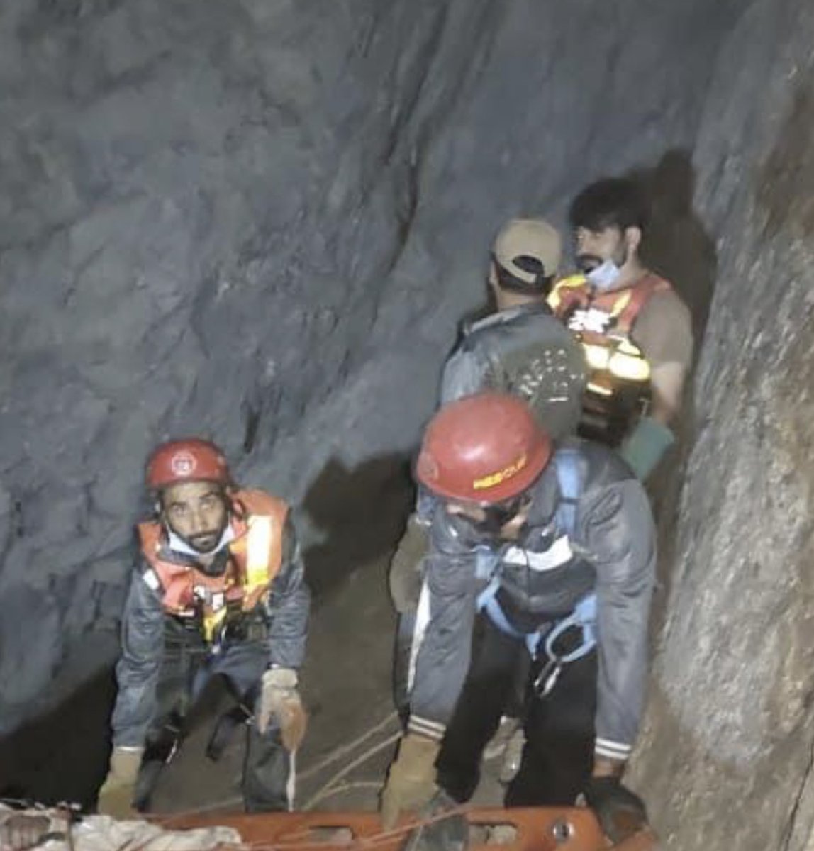 RNAKOfficial's tweet photo. Rescue 1122’s response was brisk, as they made laborious efforts to recover a dead-body of a young man, who met accident yesterday evening while travelling to Roundu on motorcycle. Rescue 1122 GB has never let us down amid incidents and emergencies. I am a great admirer of them! https://t.co/0mfUgRuv25