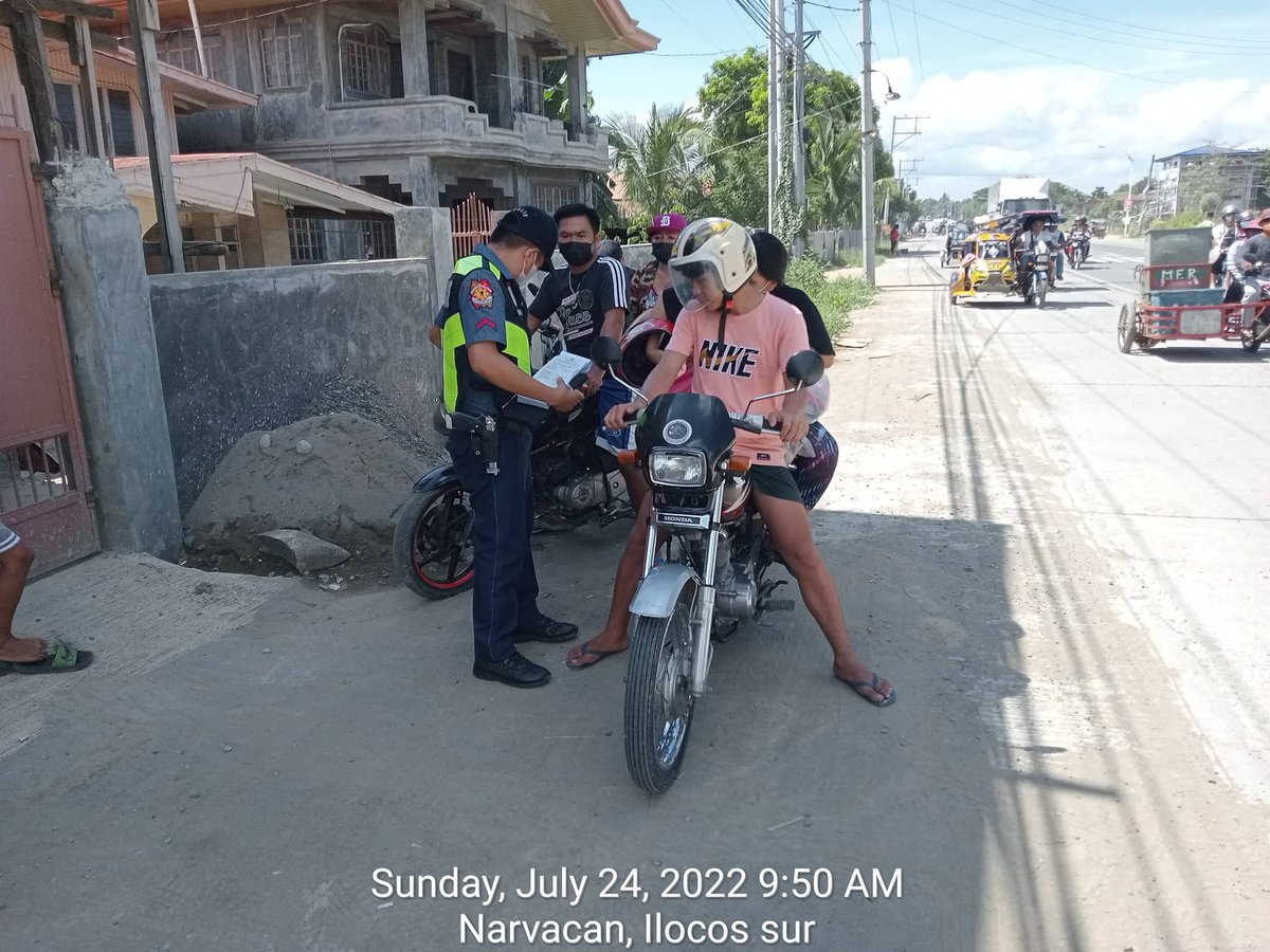 "OPLAN SITA"
July 24, 2022-Personnel of Narvacan MPS together with Tactical Motorcycle Riding Unit  conducted OPLAN SITA along national highway vicinity of Brgy. San Antonio this town and reminded some road safety measures .<a href="/pro1officialtw/">@pro1officialtw</a> <a href="/isurppo/">ILOCOS SUR PPO</a> @PCADGIlocos <a href="/dpcrpublicinfo/">PNP DPCR PID</a>