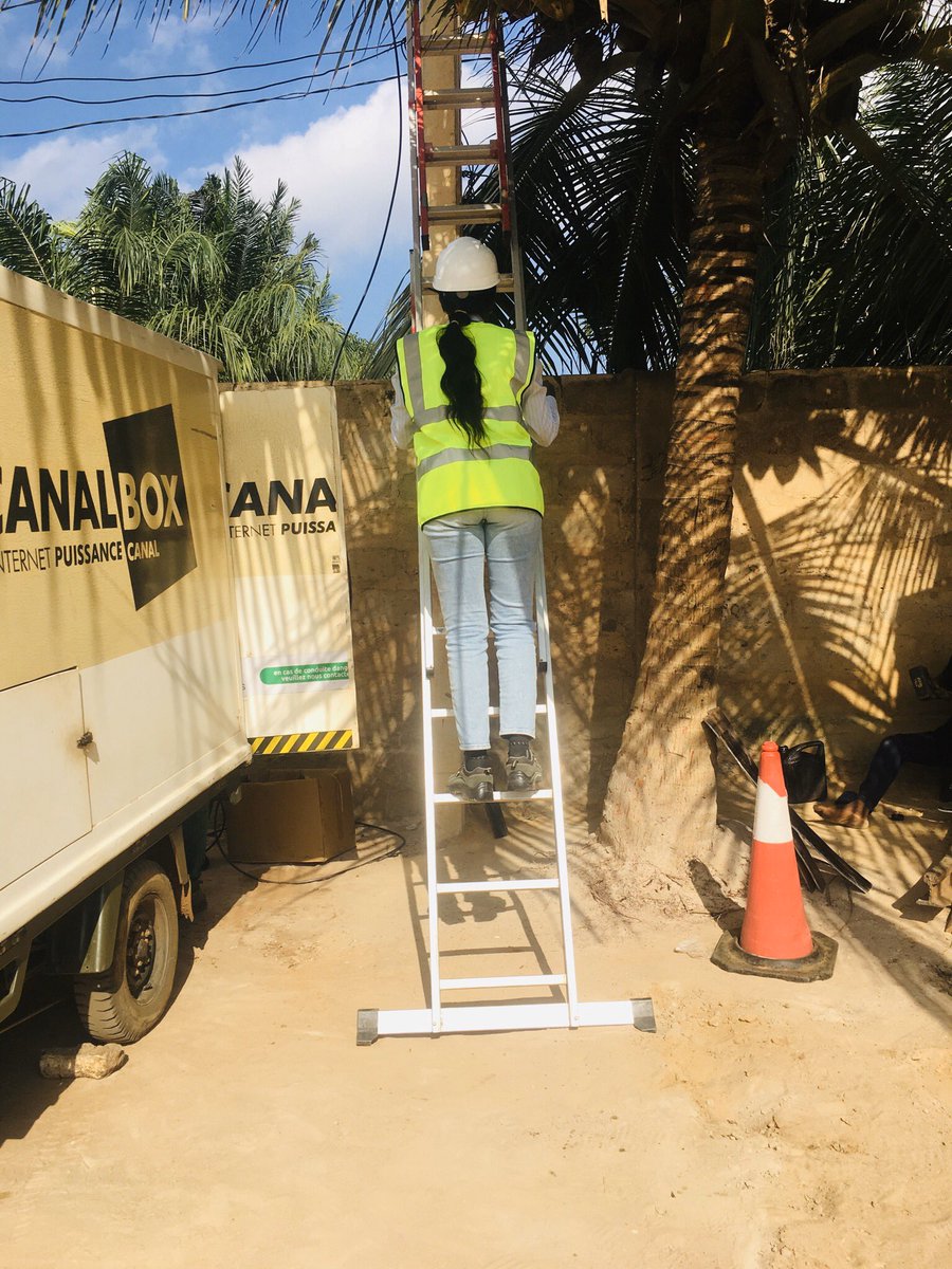 JeanineMfele's tweet photo. 📍Faire ce que tu aimes, c’est la liberté. Aimer ce que tu fais c’est le bonheur 👩🏽‍🔬👩🏽‍🏫👷🏽‍♀️
#SHERQ #SafetyAudit #NetisGRoup
Jouer à la sécurité est le choix le plus risqué que l’on puisse faire. SÉCURITÉ avant tout💪🏾
#vistertogo #Lomé #plage https://t.co/LTwC7GICEK
