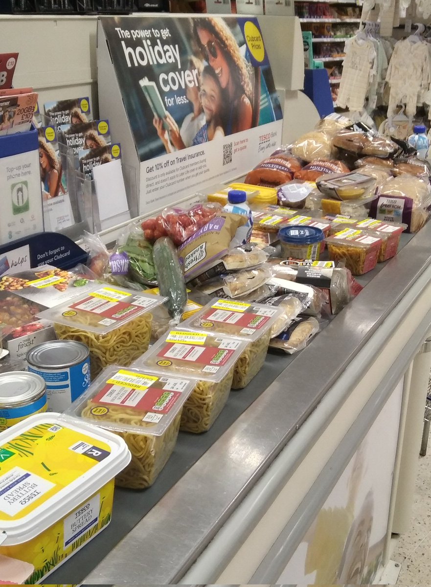 SianVidak's tweet photo. A very rock 'n' roll Saturday night, the latest I've been out in a while! Tesco, doing a yellow sticker haul. It should last us 5 plus days, so can't complain. It's all in the planning with a large brood.
#Food #9kids #planning #prep #budget #livewell #largefamily #SixPs #PPPPPP https://t.co/kFidBs1uMc