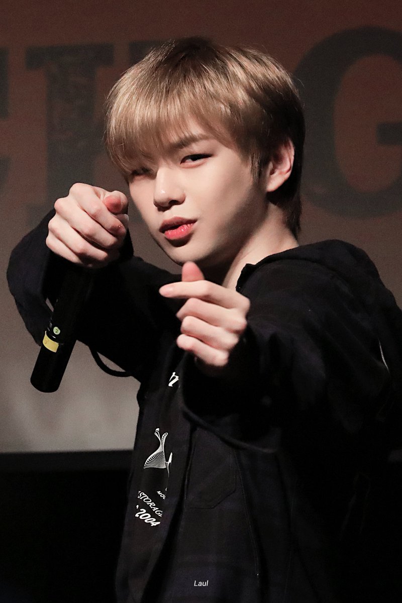 Laul1210's tweet photo. 220723 유니버스 팬싸
#강다니엘 #KANGDANIEL

💘 죽고업써 https://t.co/vHAdI12WlU