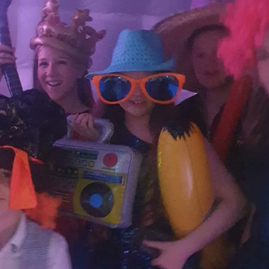alied13's tweet photo. PROM PRINCESS 

Darcey had the best time at her prom.

What a fabulous end to her last week at school, making memories with her lovely school friends. 

St Maries Class of 2022  you are the best 🥰 https://t.co/ZqNYsVWiTx