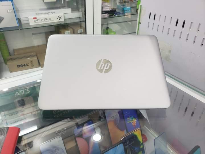 HP ELITEBOOK 840
14 INCH DISPLAY 
INTEL CORE  i5
STORAGE 8GB RAM/256GB SSD
SPEED UPTO 3.0Ghz
WITH BACKLIT KEYBOARD
WINDOWS 10 INSTALLED AND OTHER BASIC SOFTWARES 
PRICE 32,000/=

~CALL WHATSAPP SMS
     0701846097 
~6 MONTH GUARANTEED WARRANTY 
#MakeItHappenMiato