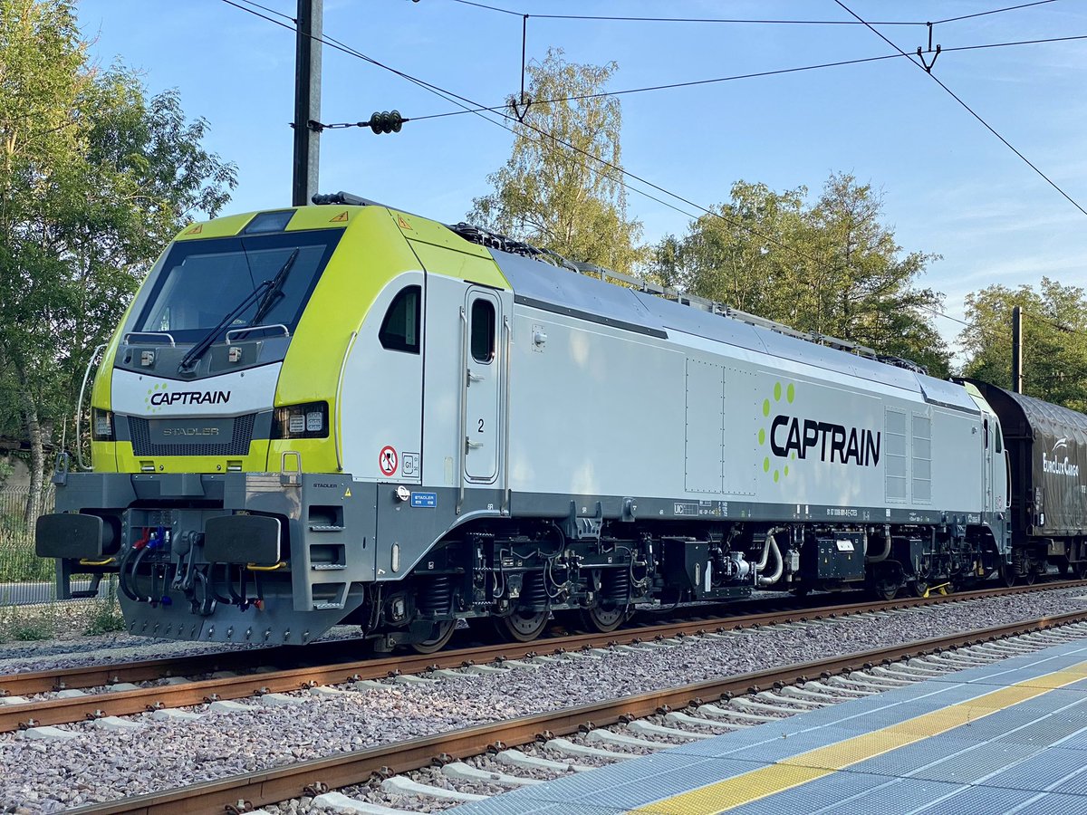 thalys74's tweet image. Dommeldange … au Luxembourg 🇱🇺 … présence depuis plusieurs jours #Eurodual #Stadler aux couleurs de #Captrain pour probablement une série de tests en vue d’homologation pour circuler dans le pays ! Photos prise ce dimanche matins