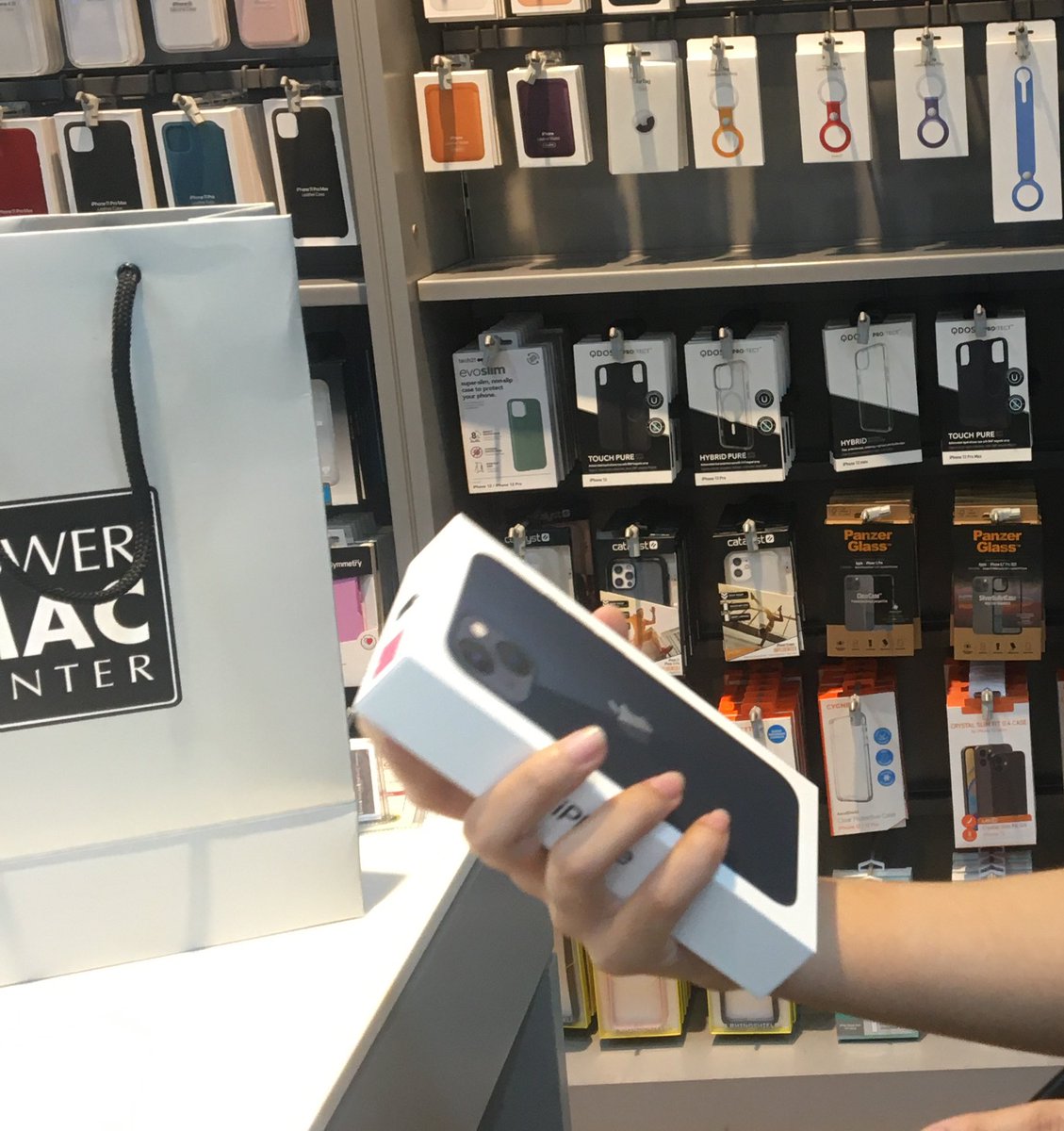 WONKlVES's tweet photo. wts lfb ph lf

iphone 13 midnight blue 

• 51k php, 128gb (still nego)
• free jw yet pc, no pb
• free cases
• 99% batt health
• bought this yr from power mac
• can show proof
• complete inclu from box

dm if inch &amp; for more deets

rfs: Want to upgrade storage for sch https://t.co/iSs1JPMOy8