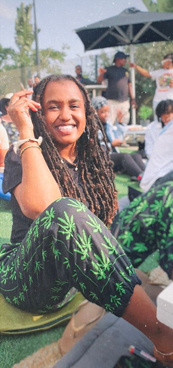 Nosipops's tweet photo. Ngiyabonga @NewAgeCannaPC for my ticket for the Cannabis Expo bekumnandi kakhulu 🔥 Durban weather Topshelf shame . And thank you @TheBud_Father for joints and goodies kept me going all day cela ukubuyela emuva 🥺🥺🥺 https://t.co/cqTbRWQbVM