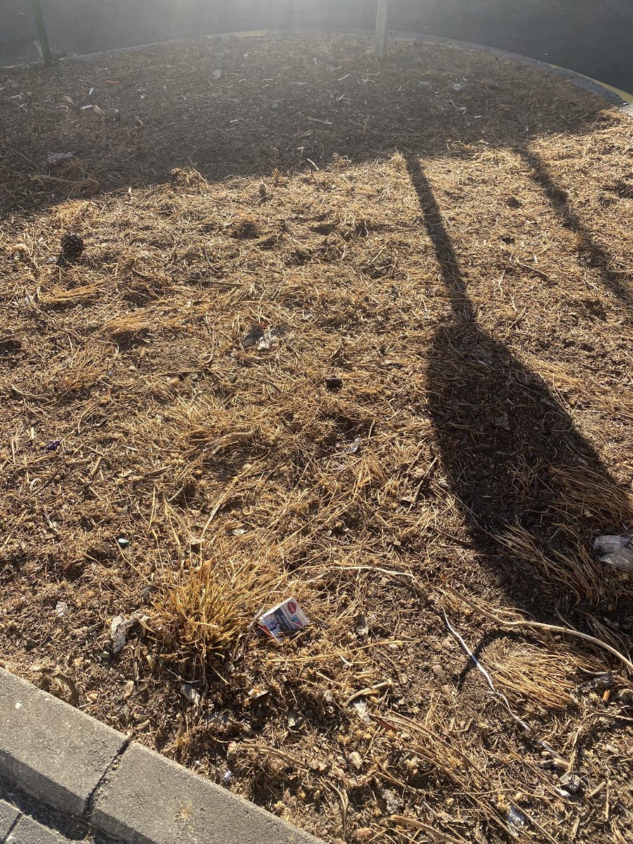 yolaffp1's tweet photo. @Lineamadrid Este es el abandono del ayuntamiento de Madrid a la calle Cuevas de Almanzora y éste es sólo un pequeño ejemplo, es una vergüenza! Por favor, Inviertan mis impuestos en que mis hijos puedan ir tranquilos por la calle @JMDHortaleza @AlmeidaPP_ @IdiazAyuso @MADRID https://t.co/h1UwrFnCag