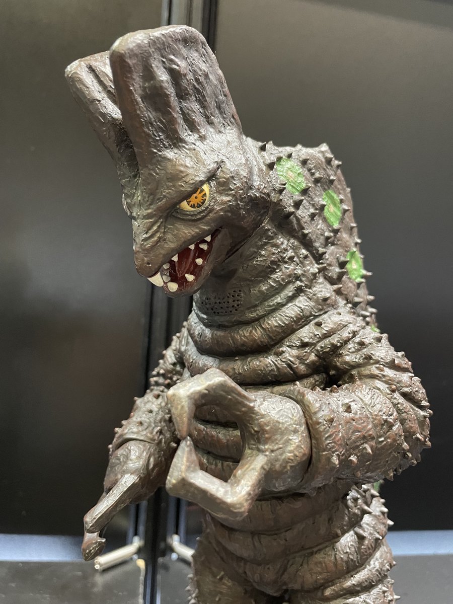 続いても「帰ってきたウルトラマン」から登場、キングマイマイ(幼獣