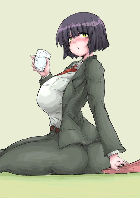 #日曜サンサンセイカさん
今日のパンツスーツです 