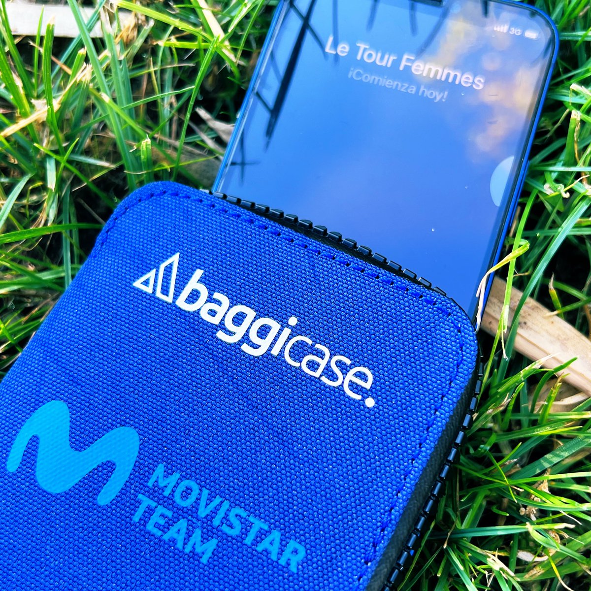 Movistar_Team's tweet photo. 😬📞🤙 ¿Lo cogemos, @baggicase? 😁

Es un gran día para el deporte femenino. Disfrutemos. #RodamosJuntos

#TDFF | @LeTourFemmes https://t.co/CdNHmacskW