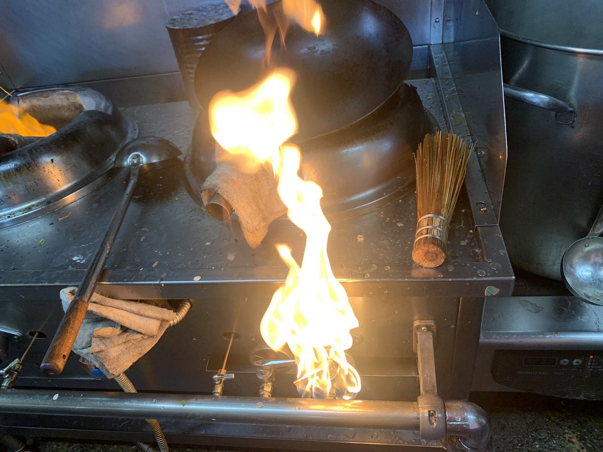 追記 ナメクジ退治とゴキブリ退治やりたくない 大阪王将の元店員を名乗る人の衛生事情の告発により株価急落の大事件に発展中 Togetter