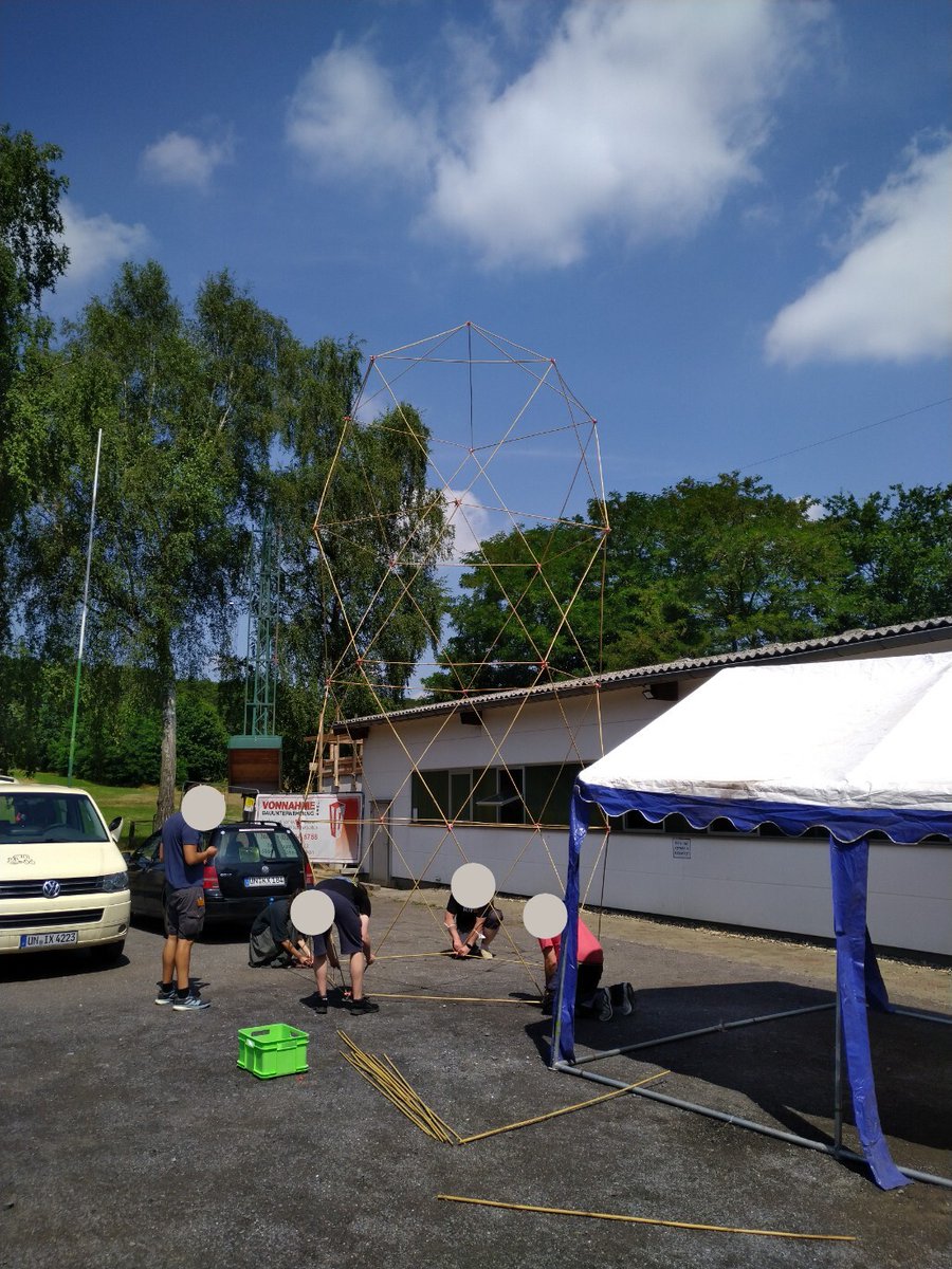 Gestern sind hier auf der #hadr22 beeindruckend große Gebilde aus Bambus entstanden 😍
