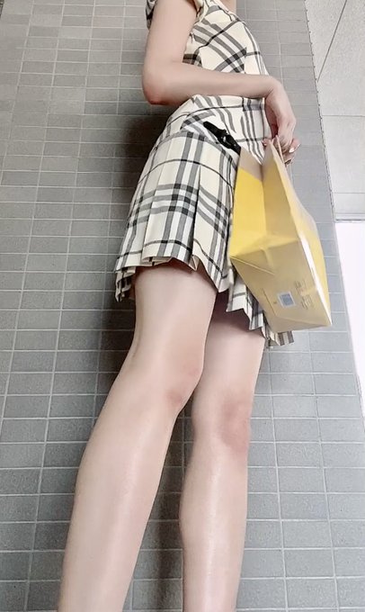 暑くて溶けてしまいそうですが、 洗顔とか買いに行ってきました😆💦  脚‼️ https://t.co/T73nVKcQfZ