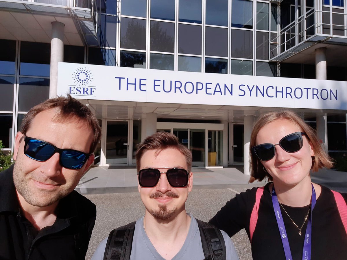 Structural Biology PL (@struc_biol_pl) on Twitter photo Exciting (and really hot☀️) day ahead of our #crystallography team. Today we are measuring #crystals for our users at the <a href="/esrfsynchrotron/">European Synchrotron</a> ID-23 beamline🇫🇷.
Hoping for some nice diffraction!
#structuralbiology #synchrotrontrip #proteincrystallography <a href="/MCB_UJ/">Malopolska Centre of Biotechnology UJ</a> Exciting (and really hot☀️) day ahead of our #crystallography team. Today we are measuring #crystals for our users at the <a href="/esrfsynchrotron/">European Synchrotron</a> ID-23 beamline🇫🇷.
Hoping for some nice diffraction!
#structuralbiology #synchrotrontrip #proteincrystallography <a href="/MCB_UJ/">Malopolska Centre of Biotechnology UJ</a>