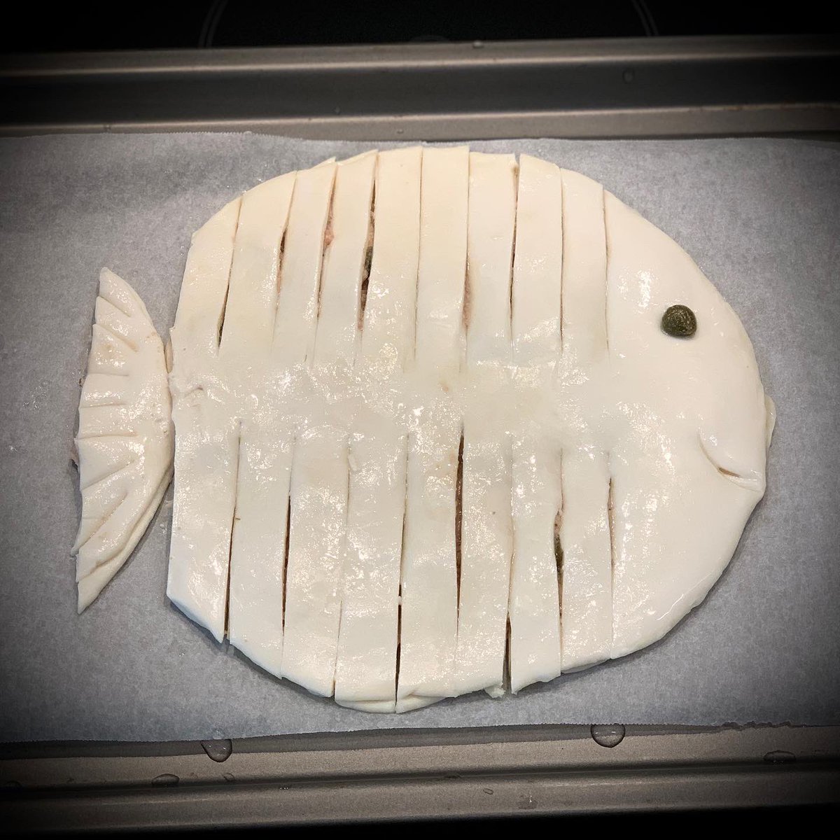 FoodyRuby's tweet image. Pull-Apart Tuna Puff Pastry Tarte
Now I need a glass of sparkling wine… 🥂

#吞拿魚撻 #吞拿魚鱈魚肝醬撻 #TarteAuPoisson  #Appertizer #PullApartPuffPastryTunaTarte #PullApartPuffPastry #PullApart #PuffPastry 
#MyPuffPastryEasyMeal
#ChopsticksAndForks #LiKitchenInTheMountain