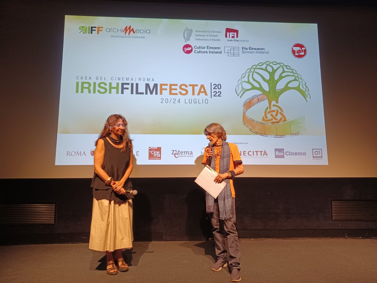 La prima proiezione serale della quarta giornata dell'<a href="/IrishFilmFesta/">IRISH FILM FESTA</a>.
<a href="/SusannaPellis/">Susanna Pellis</a> introduce e presenta, con Anna Maria Pasetti (<a href="/palindromiss/">Anna Maria Pasetti</a>) per @RedShoesUK , il documentario "50 Years of the Troubles", raccontato da <a href="/markcousinsfilm/">Mark Cousins</a>.

#IRISHFILMFESTA #IloveIrishFilm