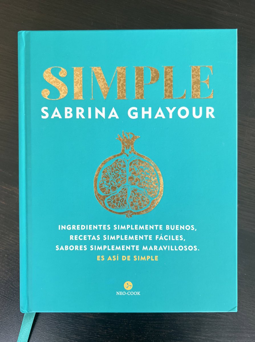 NeoPerson_ed's tweet photo. Ingredientes simplemente buenos.
Recetas simplemente fáciles.
Sabores simplemente maravillosos.

Es así de #SIMPLE. 🍽

El nuevo libro de @SabrinaGhayour en #NeoCook
❗️A la venta el 7 de septiembre (ya en preventa) https://t.co/ysu8S0jqiu