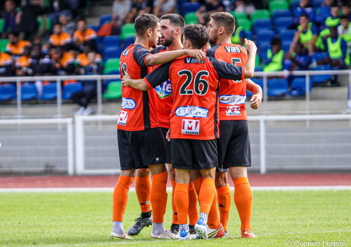 🟠⚫️ Le Stade lavallois fait sa rentrée en L2, le 30 juillet. Une saison qui sera à vivre en direct, chaque soir de match, sur <a href="/Oxygene_Radio/">Oxygène Radio</a> !

🎙 On se retrouve dès samedi contre Bastia à la radio mais  également sur le hashtag #RadioTango pour vivre cette rencontre ensemble.