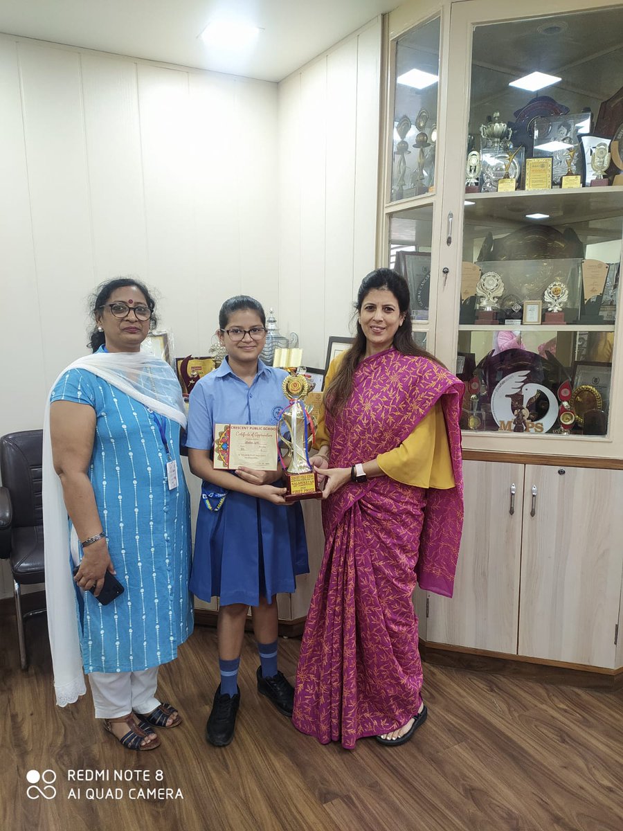 mapsavschool's tweet photo. Extending heartiest congratulations to our young stalwart Divisha Goel of class 8E for being recognized as The Best Artist at Crescent Public School. She bagged the first position in a ‘On The Spot Drawing Competition’ &amp; was awarded with a Trophy &amp; a Certificate. @Dir_Education https://t.co/UE4Gl7I4xE