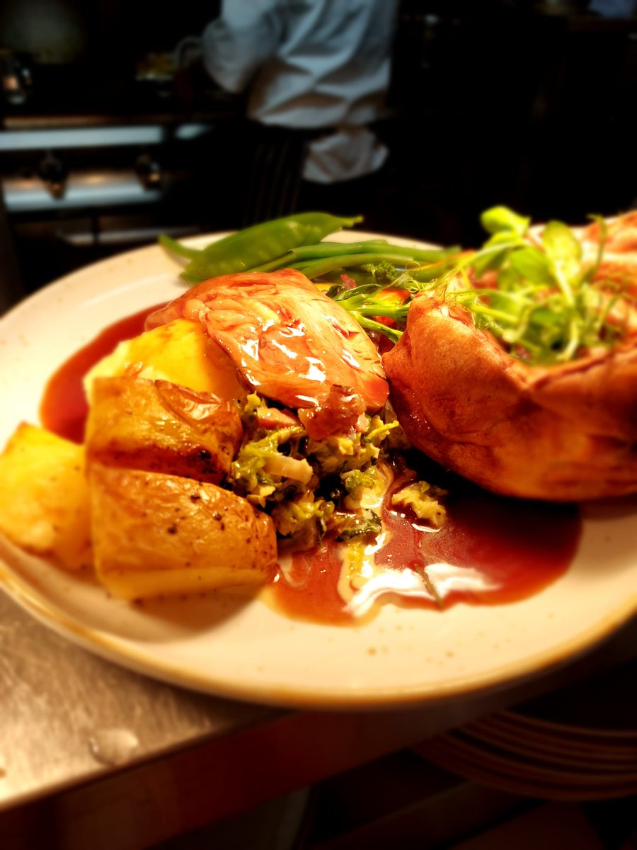 Whose joining us today for our amazing Sunday lunch?? This is a picture you can taste I'm sure.  Call to book 01924 274511 #sundaylunch #sundayfunday #chef #tasty #eatingout #enjoyfood #horbury #wakefield #YORKSHIRE #experienceyorkshire