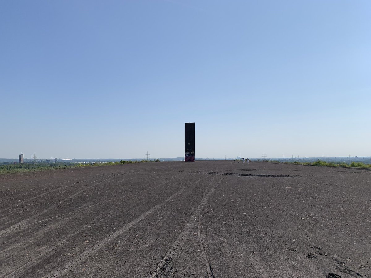 Zehnersassa's tweet photo. So. Auch hier hat es Gegend oberhalb der Baumgrenze #Ruhrpott #Essen #Gelsenkirchen Schurenbachhalde https://t.co/32qKuMsIgE