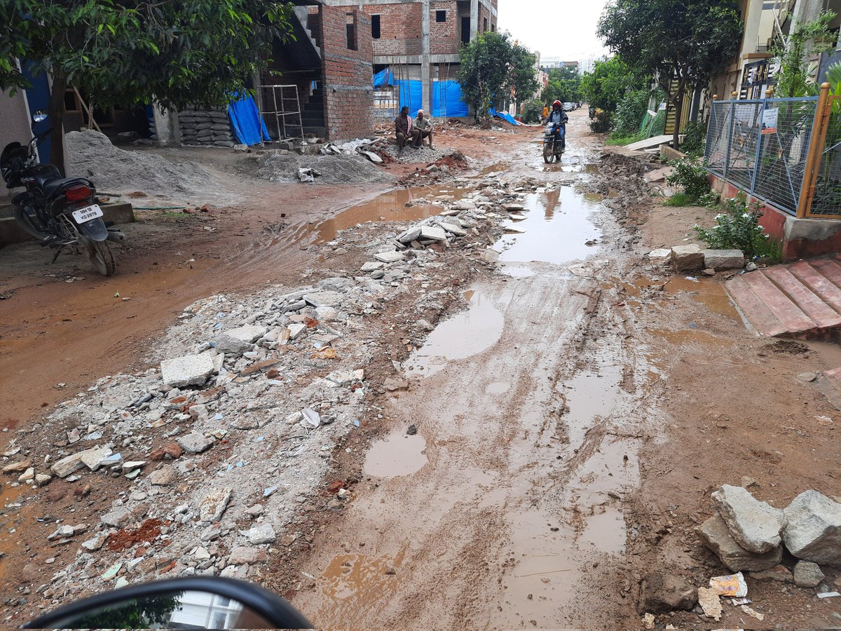 Ram040688's tweet image. Shiva Sai Nagar Colony Rosds are in pathetic condition. No official has taken any action so far please show some mercy on us @DrRanjithReddy @bandlagudajagir @arvindkumar_ias @CollectorRRD @PrakashGoudTRS