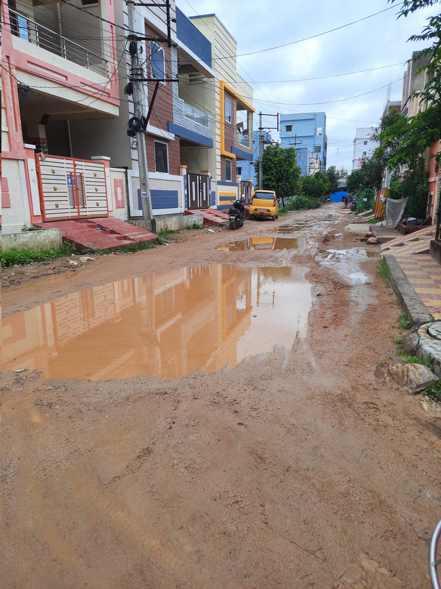 Ram040688's tweet image. Shiva Sai Nagar Colony Rosds are in pathetic condition. No official has taken any action so far please show some mercy on us @DrRanjithReddy @bandlagudajagir @arvindkumar_ias @CollectorRRD @PrakashGoudTRS
