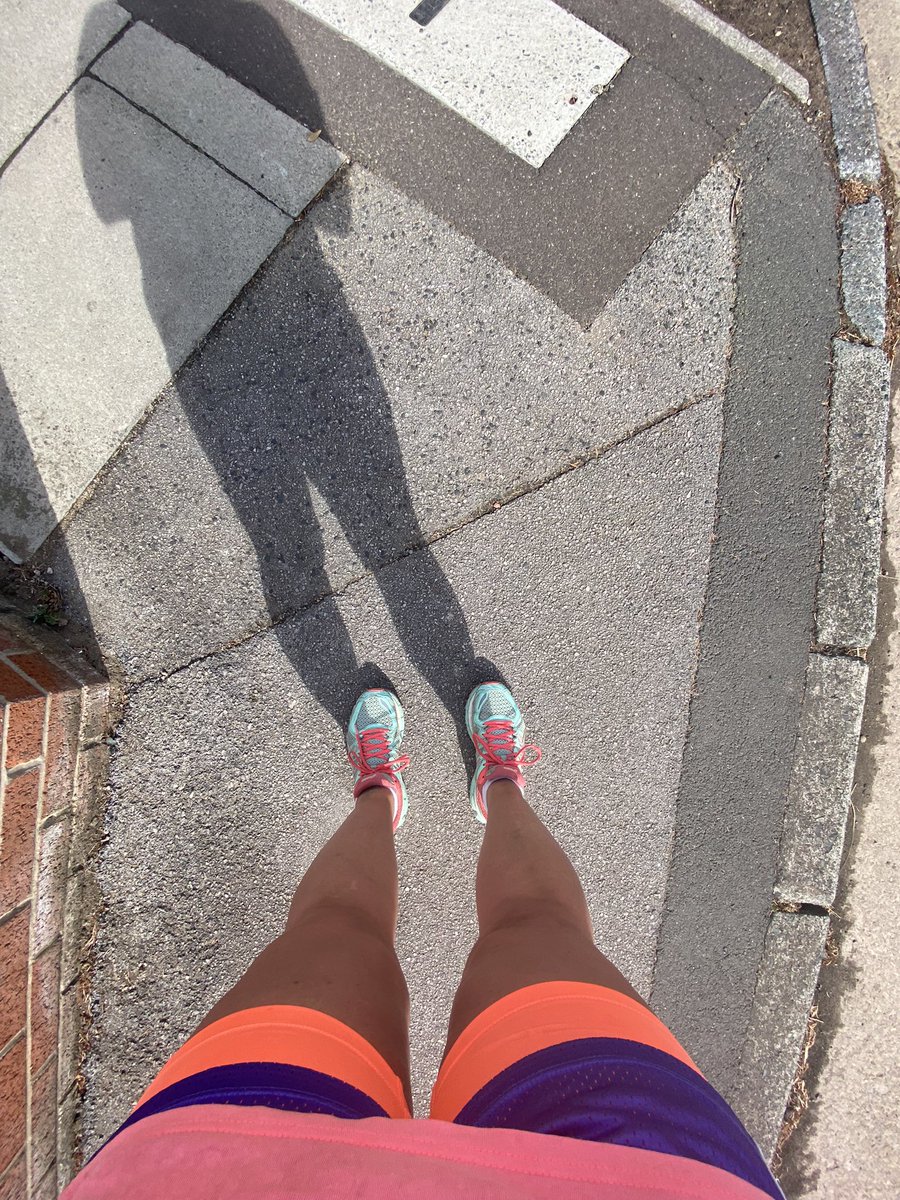 CarlaBallantine's tweet photo. Lovely morning run out #WhereAmI
Questionable get up 😂 #Neons #ClubTropicana #RascalClobber #RunChat #Running #RunningGear #Windmill #Flour #WindyMiller
🏃🏻‍♀️☀️💛 https://t.co/4T9oQhT3Lq