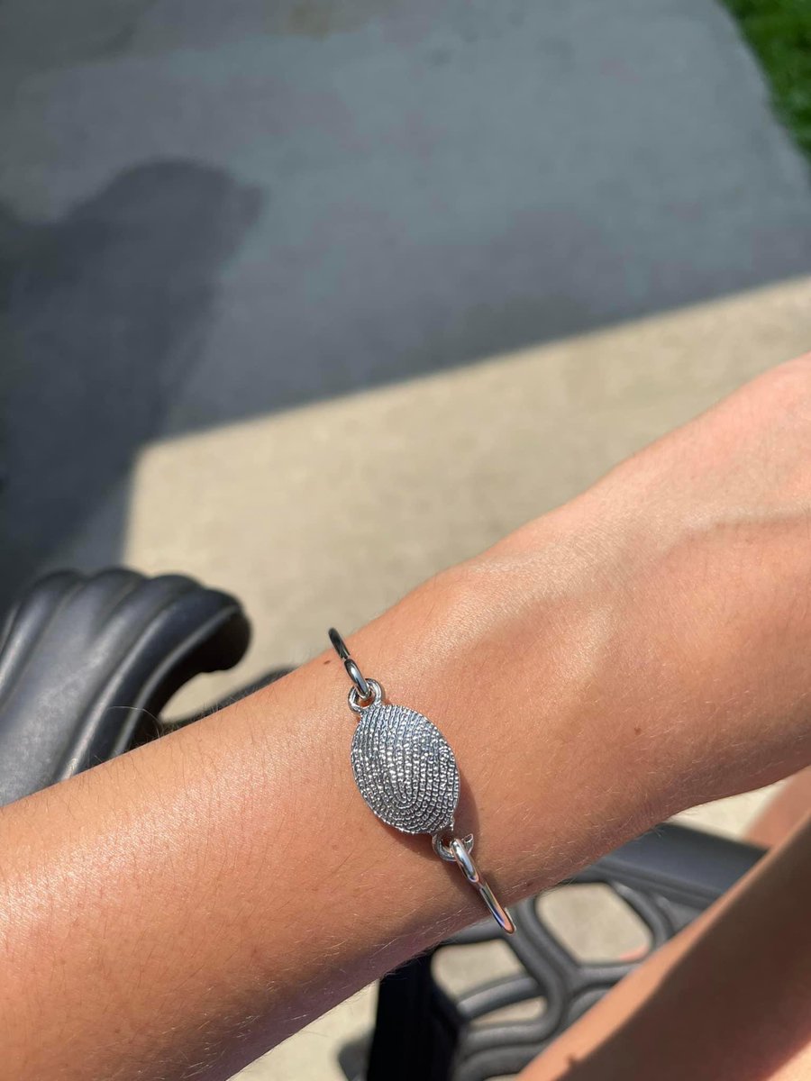 ashleyhill_xo's tweet photo. ‼️PLEASE SHARE‼️

This is such a long shot, but somehow my bracelet came off my wrist at some point last night 😭 This is my brother’s fingerprint with his name Tanner engraved on the back. We were at the Ohio Stadium and then to the Big Bang Dueling Piano Bar in Columbus. https://t.co/EVyEQvYgkj