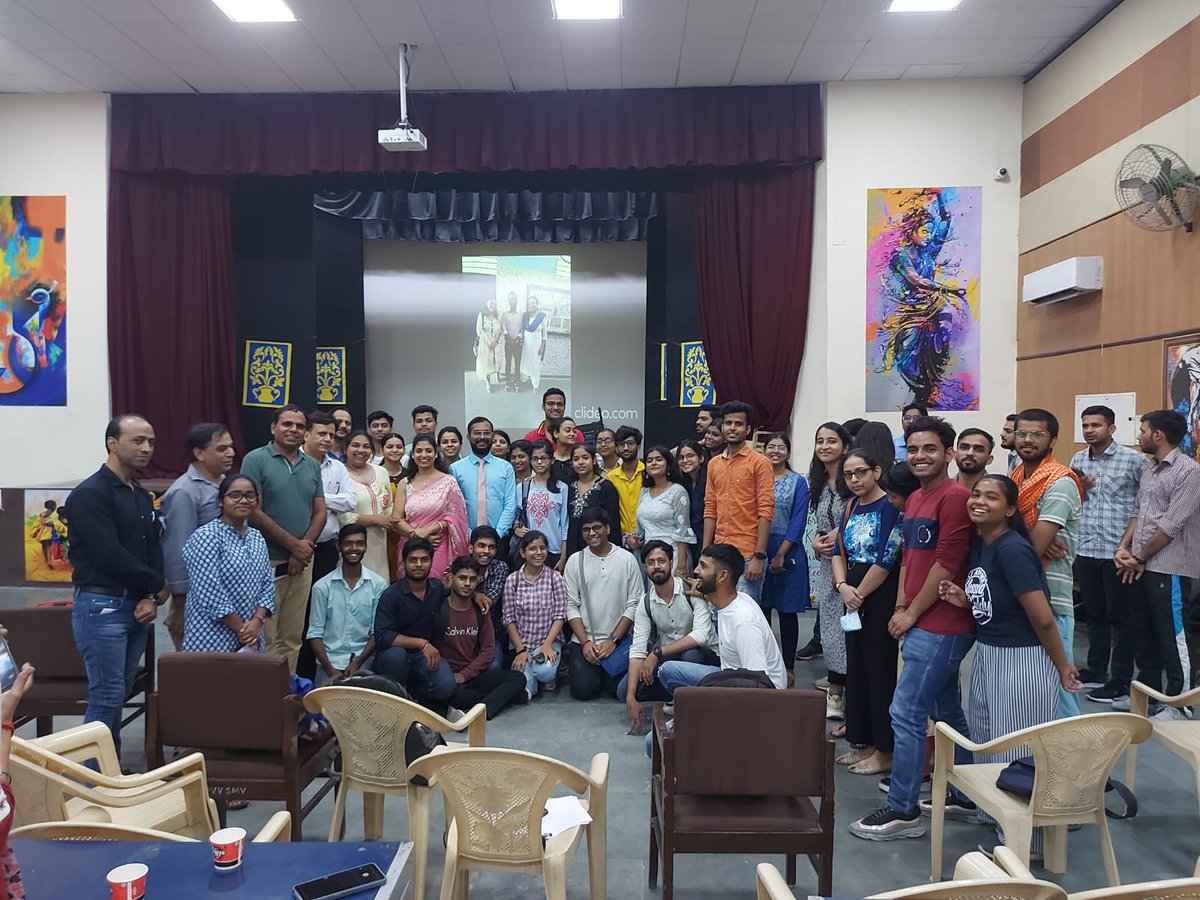 DeepLearnings's tweet image. Proud to be the #alumniincharge of the school where emerges not just stars but human beings who dare to dream and change the world a little each day with their kindness... 
@PRATIBHASURAJMALVIHAR 🫡
@lakshayanandifs 🥰
@sosesmv 😃