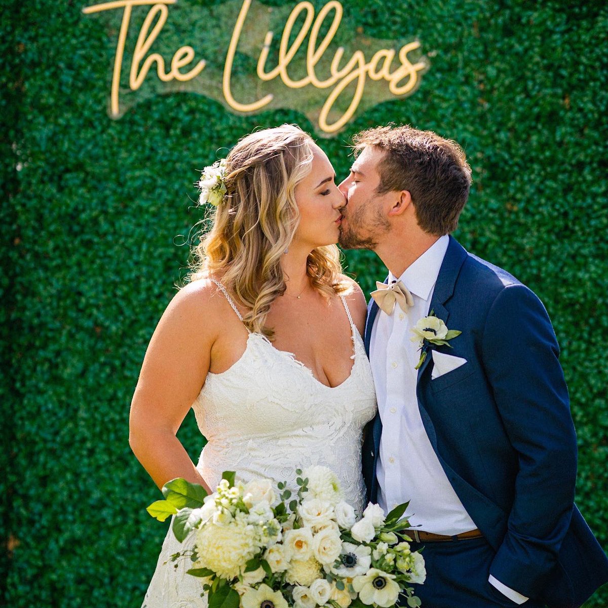 kasalaphoto's tweet photo. “To have and to hold, where even death cannot part us,’ Juliette whispered.
‘In this life and the next,’ Roma returned, ‘for however long our souls remain, mine will always find yours.” 
― Chloe Gong, Our Violent Ends

#weddingphoto #weddingvideo #crestedbutte #denverphotographer https://t.co/kdnKZje26y