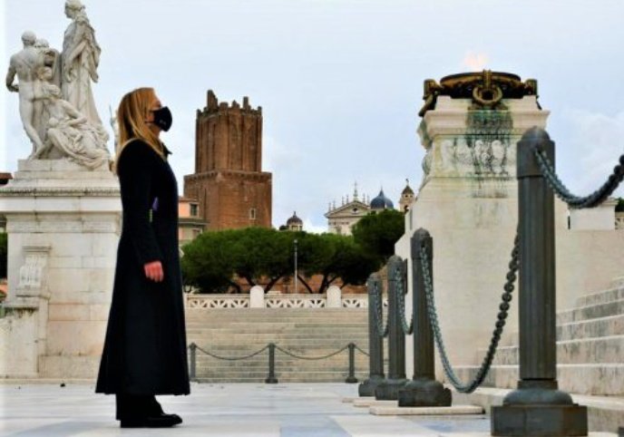 Se anche voi, in queste immagine, ci vedete un'inquietante parodia di regime, il 25 Settembre non tiratevi indietro.

Fate di tutto perché ciò NON diventi realtà.

#NO_ai_fascisti_d_ITALIA