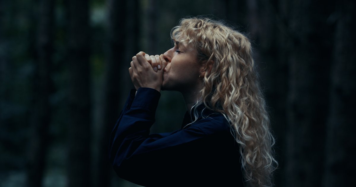 Here's your first proper look at BIRDSONG, the new short i've been working away at for the best part of the last year. 

In the final stages of post-production now and we have some exciting things planned. Can't wait to get it to your eyes in the near future.