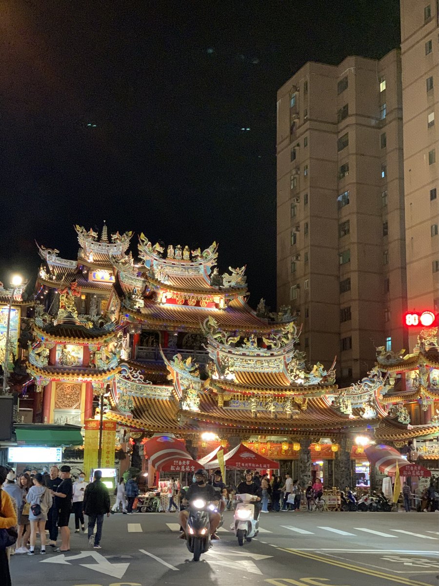 この時間は友達と夜市に行って肥育します。
#饒河夜市✨✨