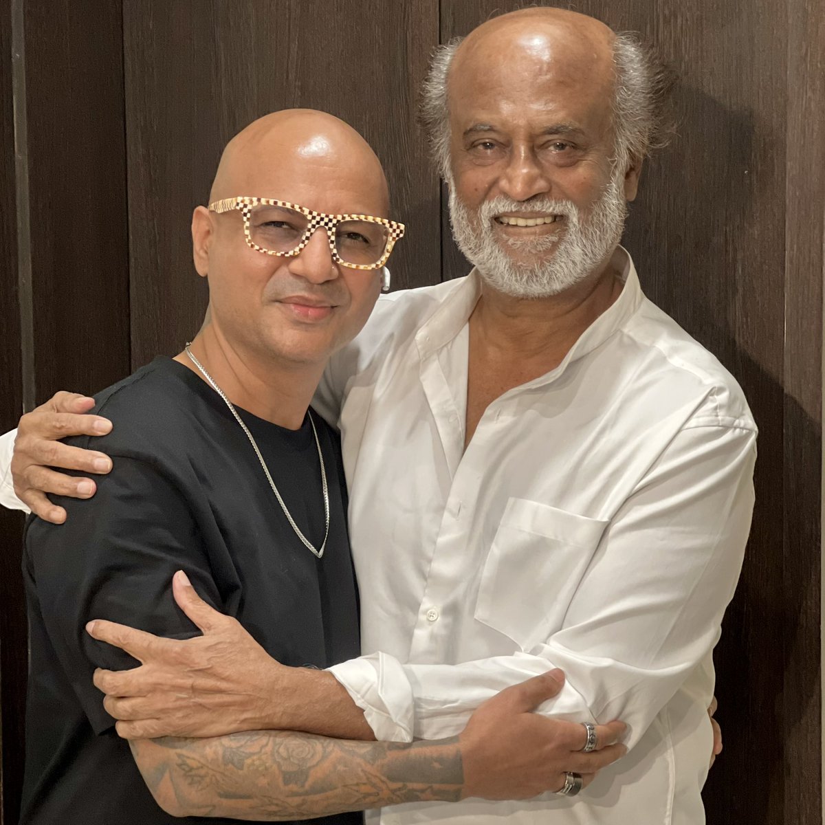 An innovative day at work with our one & only King 👑 Sir RAJNIKANTH 👑❤️

#rajnikanth #king #superstar #indianfilmindustry #chennai #aalimhakim #hakimsaalim #actorslife #viral #trending #trendingpost #innovativeday #workmode