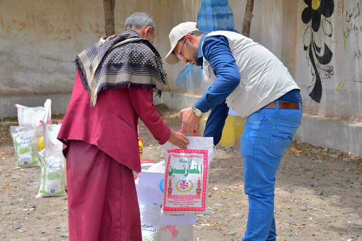 تستمر الازمة الاقتصادية في تأثيرها على اغلب المجمعات السكانية في توفير الغذاء .
ساهمت PHRDO في اوائل العشر من ذي الحجة 1443 في  صرف ٢٠٠ سلة غذائية للاسر الفقيرة في امانة العاصمة بالشراكة مع فاعلين خير.