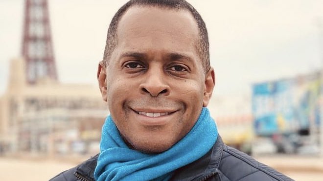 FakeShowbizNews's tweet photo. Andi Peters issues apology for his “unacceptable” behaviour in Basildon’s Toby Carvery earlier.

“I was extremely hungry,” he explained https://t.co/IzvLYPvjJ8