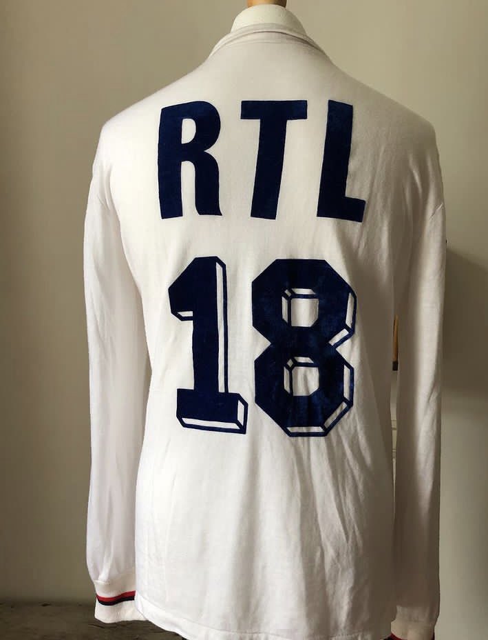 Rousselet_Blanc's tweet photo. Mon #maillotvintage du jour : PSG 1982 porté/worn #psgvintage #psg #psgjersey #maillotpsg #maillotsdefoot #maillotsancien #maillotsanciens #retrofootballjersey #80es #70es #vintagejerseys #vintagefootballshirt #vintagefootballshirts #vintagefootballjersey https://t.co/8Gl6WlL0tQ