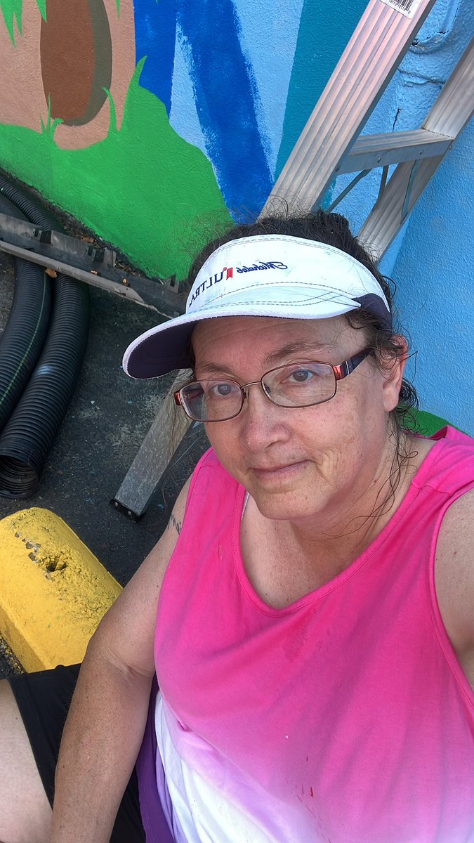 MariaInVa's tweet photo. Painting this morning. Running tonight. #getyoursweaton💦 @MichelobULTRA @mariabendeck1 @BostonLegalRuns https://t.co/WUbDu1uQRz