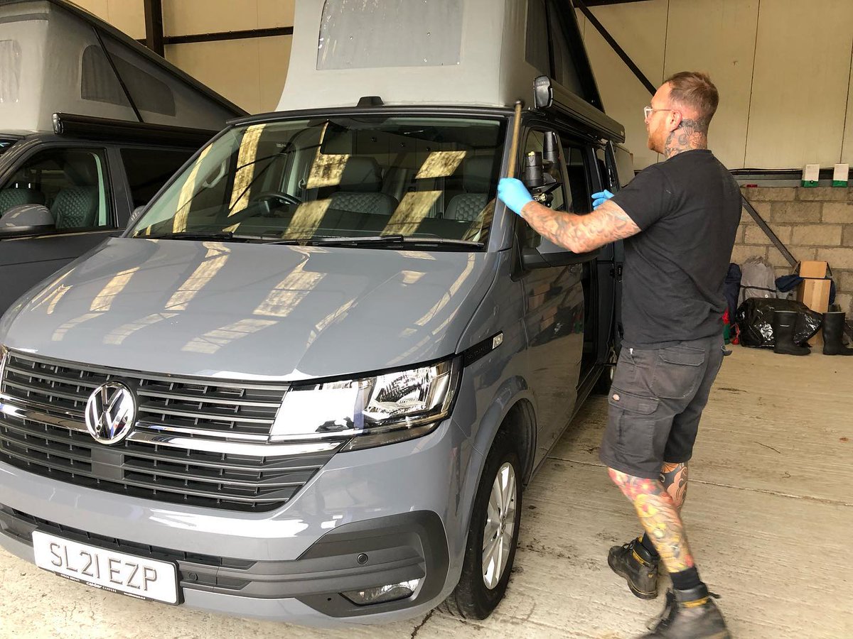 BigSkyCampers's tweet photo. New windscreen on a Saturday night! Amazing the people you can find to help you out when you're in a corner! Big thanks! #windscreen #stonechip #vwcampervan #vwt6 #supportsmallbusiness https://t.co/GKuCqPzrGU